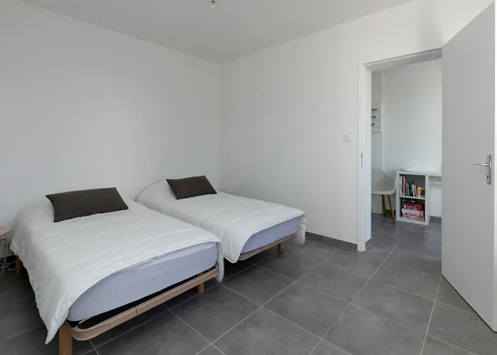 Maisons De Saint Guenole بيت للعطل *