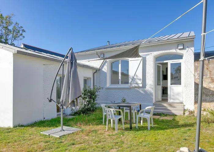 Maisons De Saint Guenole بيت للعطل *